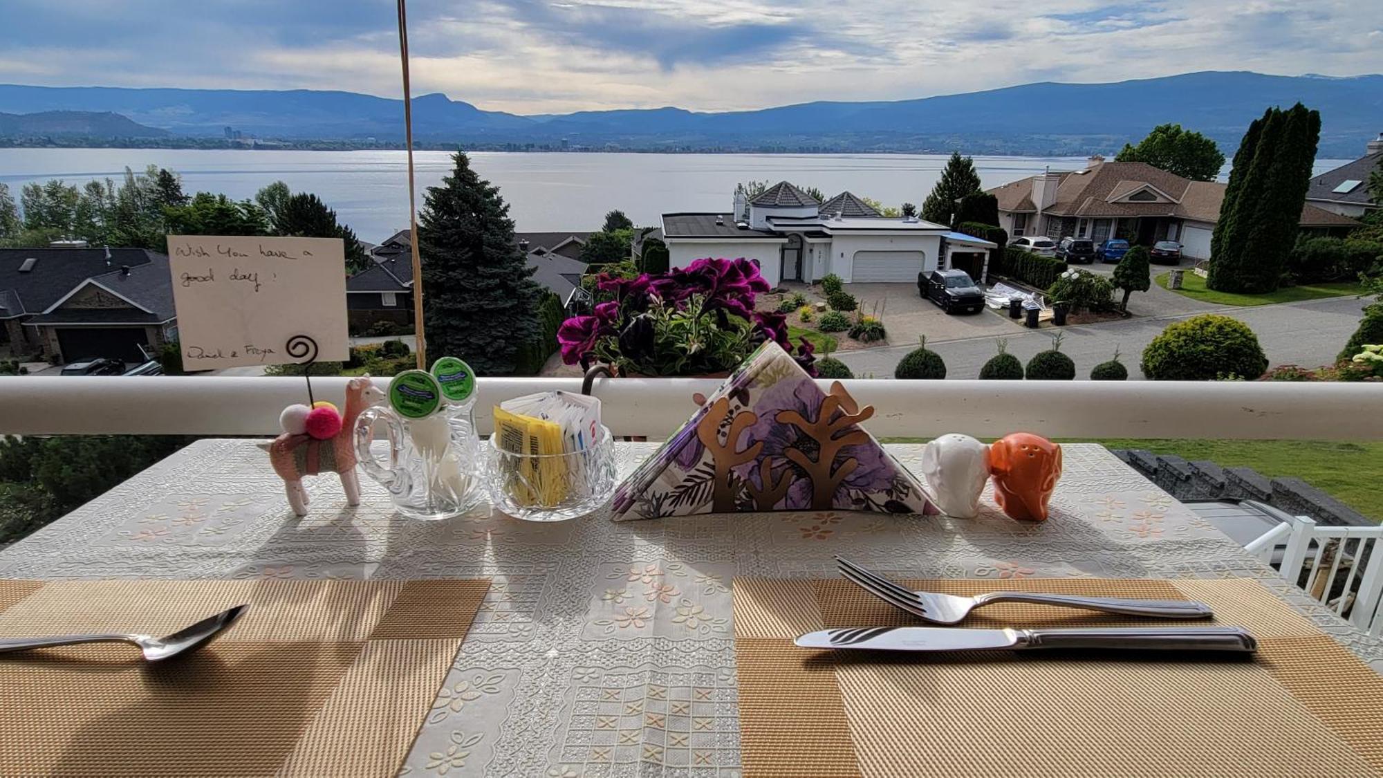 Lakeview Oasis Bed And Breakfast West Kelowna Exterior foto
